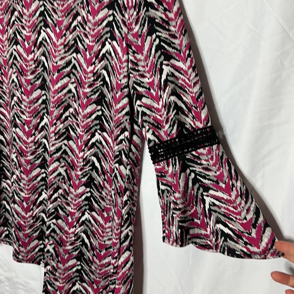 Abstract Blouse - Picture 2 of 6